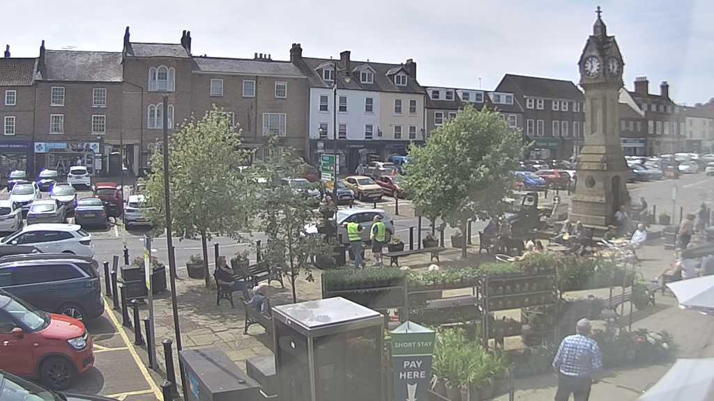Thirsk webcam overlooking the Market Place