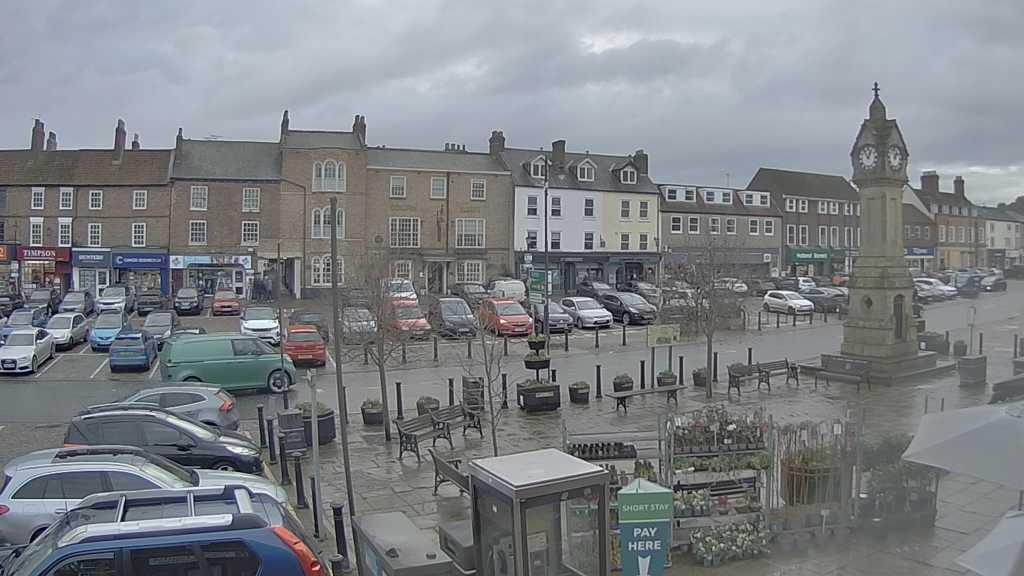Thirsk webcam overlooking the Market Place