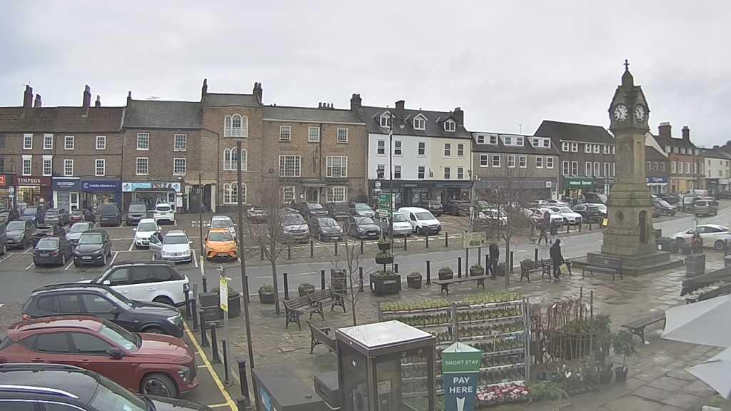Thirsk webcam overlooking the Market Place