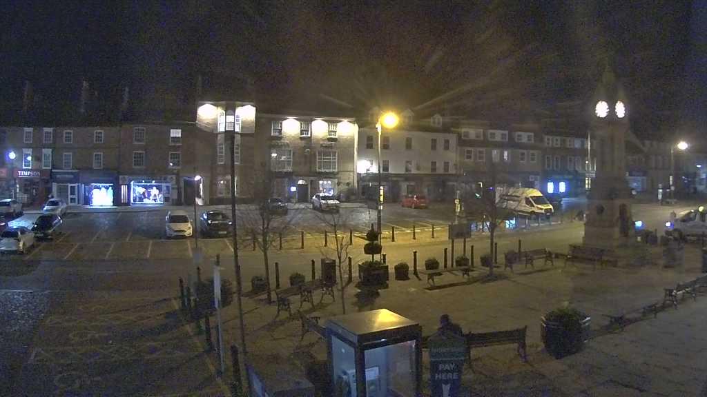 Thirsk webcam overlooking the Market Place