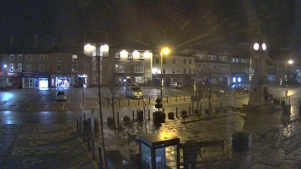 Thirsk webcam overlooking the Market Place