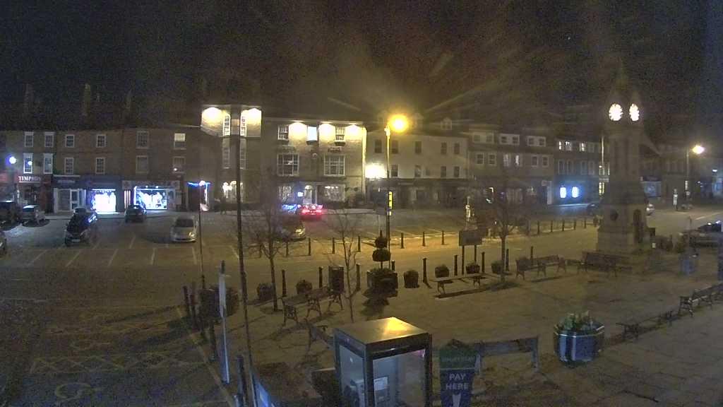 Thirsk webcam overlooking the Market Place