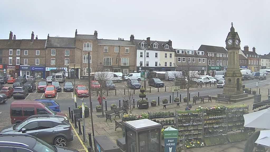 Thirsk webcam overlooking the Market Place