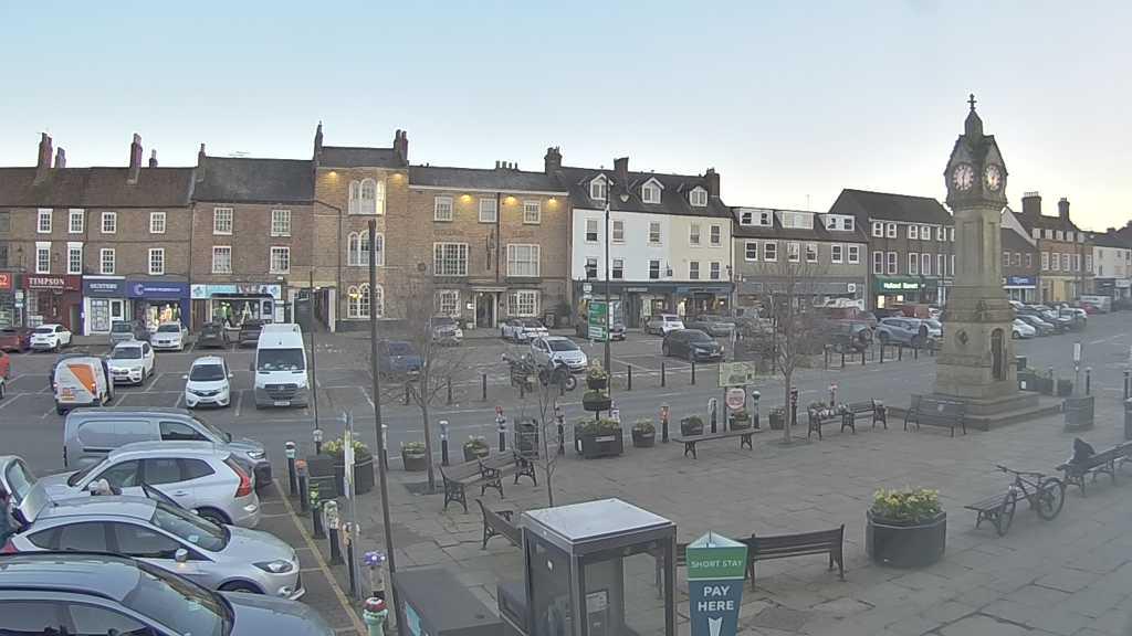 Thirsk webcam overlooking the Market Place