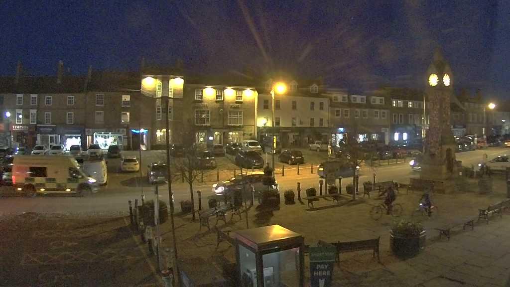 Thirsk webcam overlooking the Market Place
