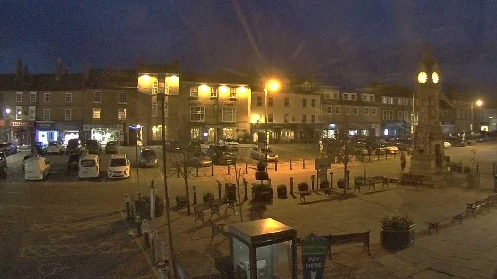 Thirsk webcam overlooking the Market Place