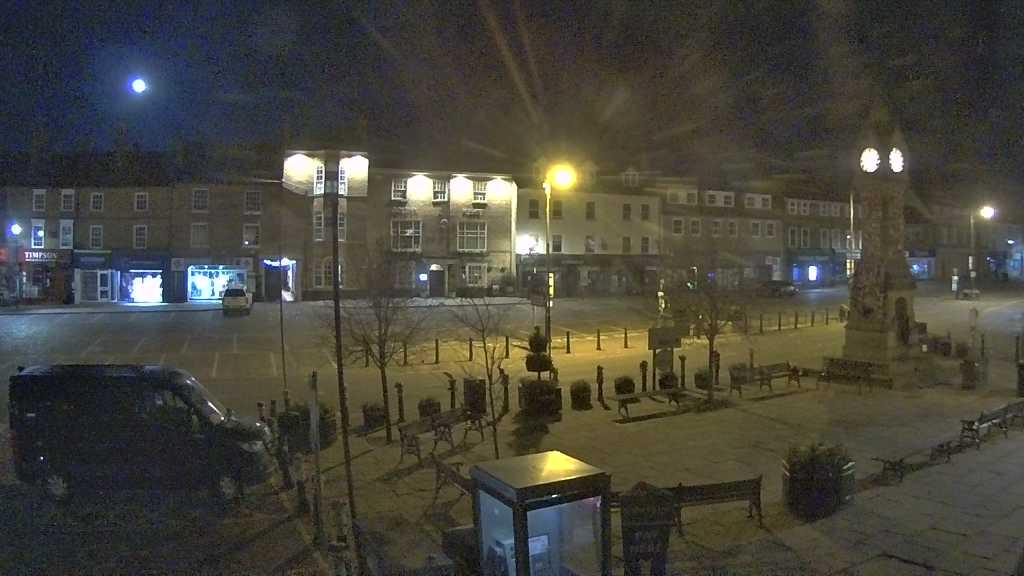 Thirsk webcam overlooking the Market Place