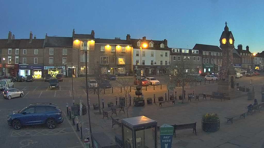 Thirsk webcam overlooking the Market Place