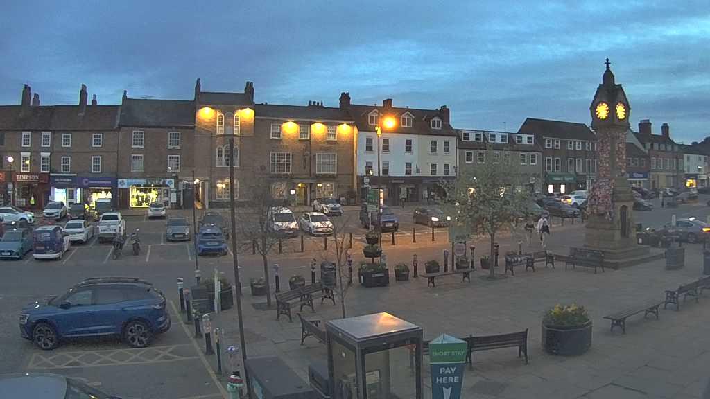Thirsk webcam overlooking the Market Place