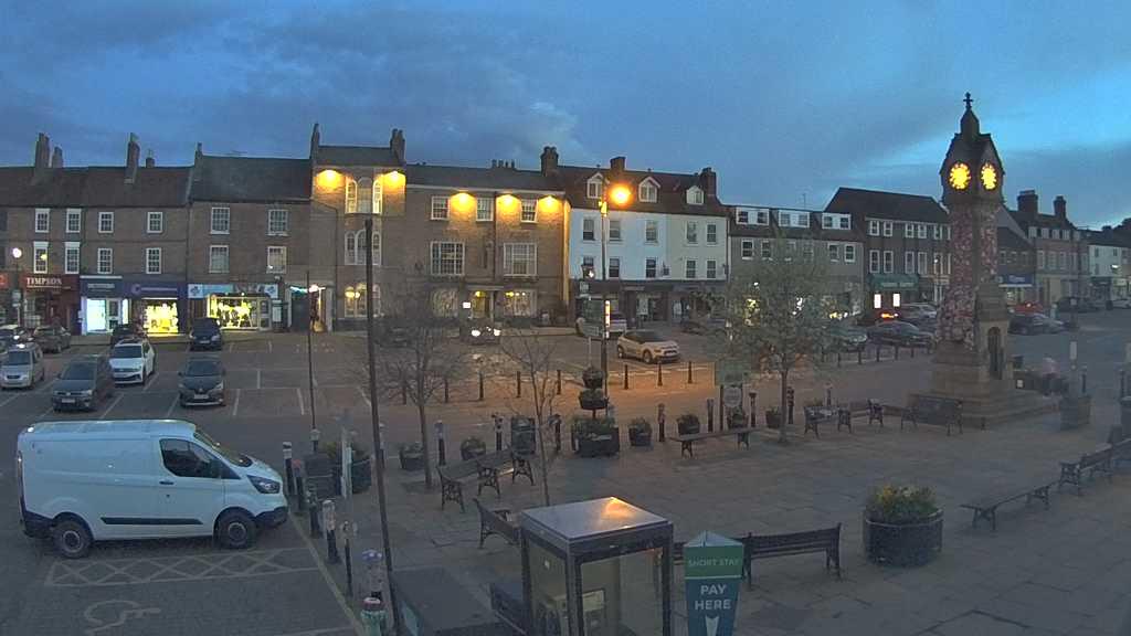 Thirsk webcam overlooking the Market Place