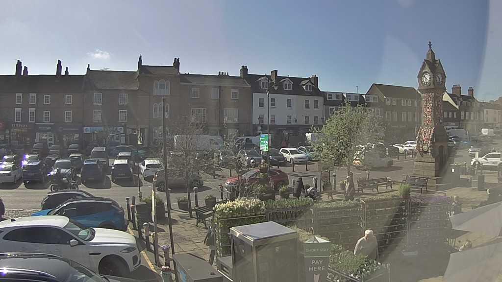 Thirsk webcam overlooking the Market Place