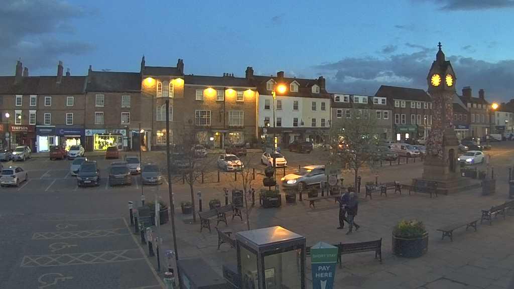 Thirsk webcam overlooking the Market Place