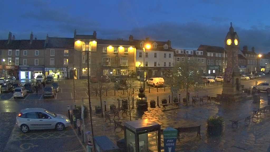 Thirsk webcam overlooking the Market Place