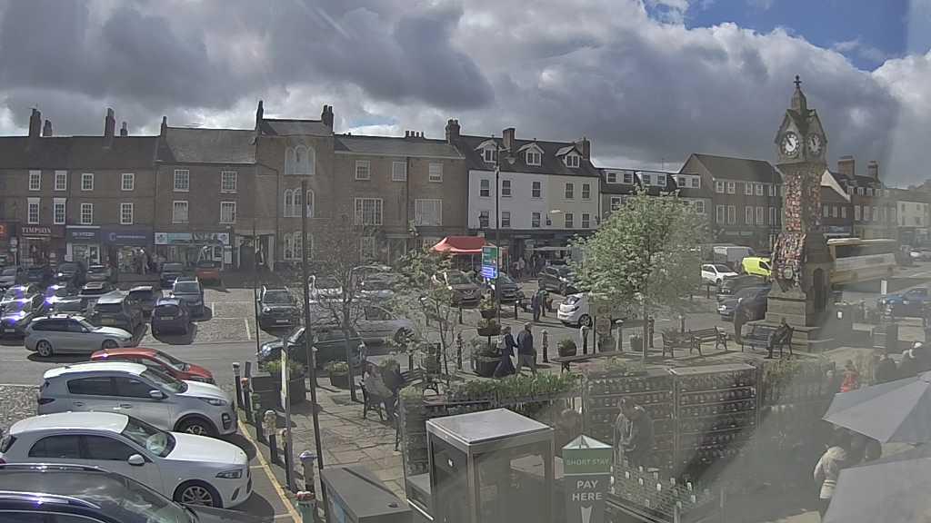 Thirsk webcam overlooking the Market Place
