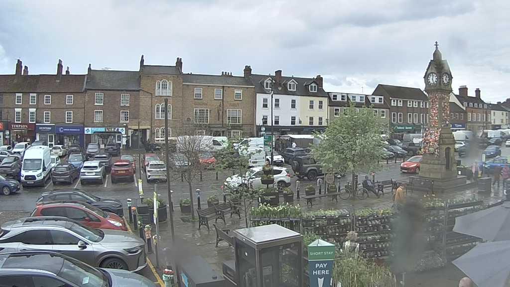 Thirsk webcam overlooking the Market Place