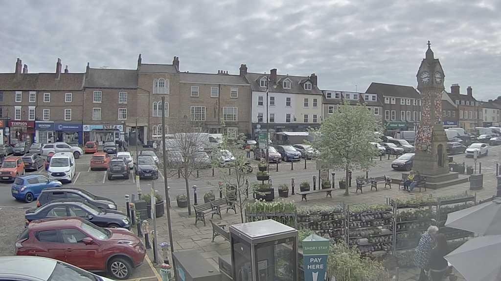 Thirsk webcam overlooking the Market Place