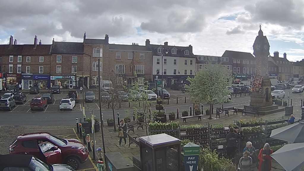 Thirsk webcam overlooking the Market Place