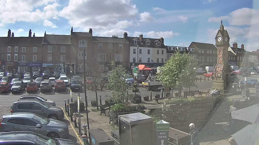 Thirsk webcam overlooking the Market Place