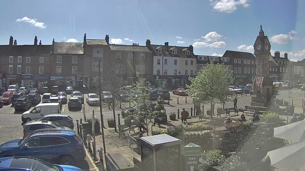 Thirsk webcam overlooking the Market Place