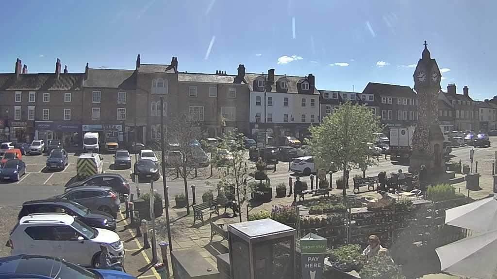 Thirsk webcam overlooking the Market Place