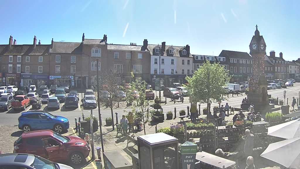 Thirsk webcam overlooking the Market Place