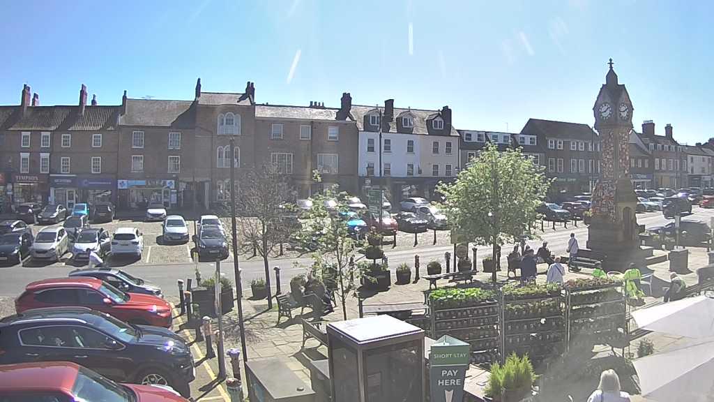 Thirsk webcam overlooking the Market Place