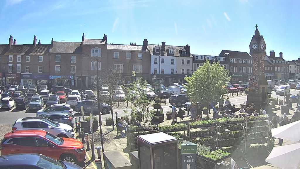 Thirsk webcam overlooking the Market Place