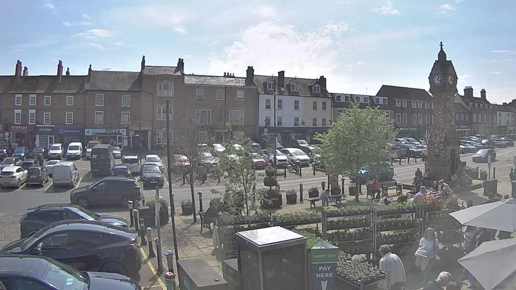 Thirsk webcam overlooking the Market Place
