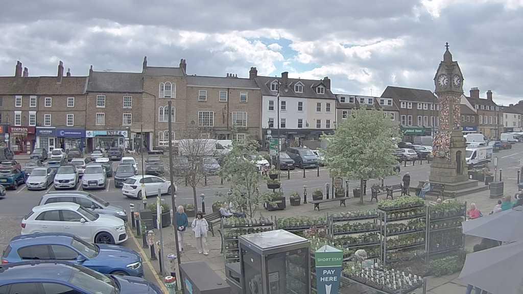 Thirsk webcam overlooking the Market Place