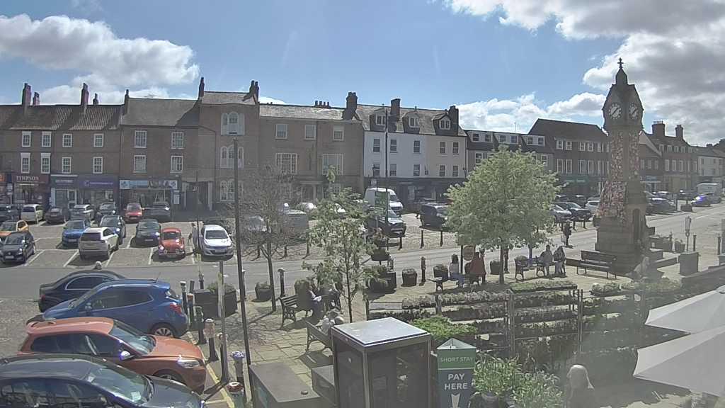 Thirsk webcam overlooking the Market Place