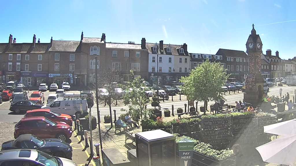 Thirsk webcam overlooking the Market Place