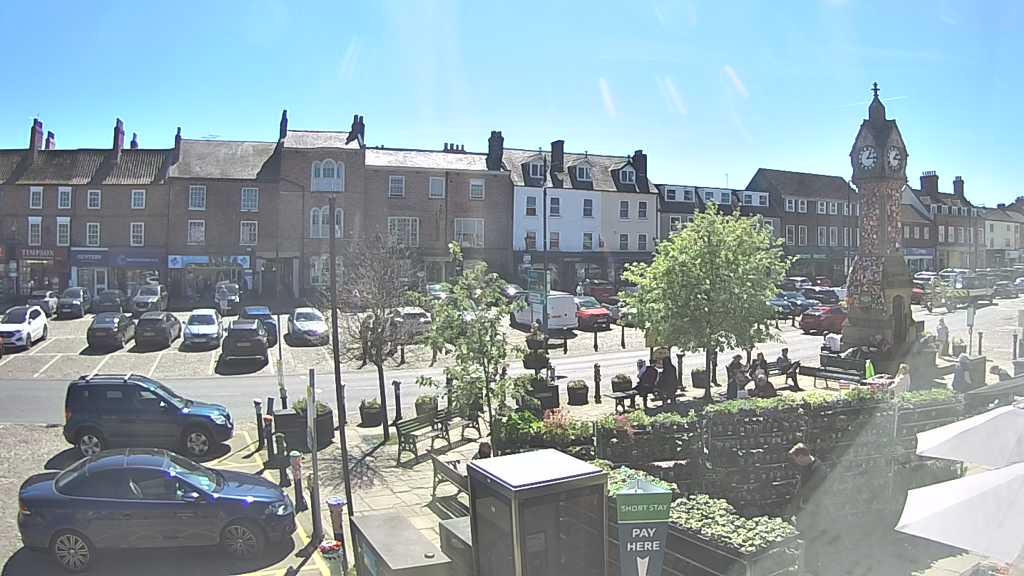Thirsk webcam overlooking the Market Place
