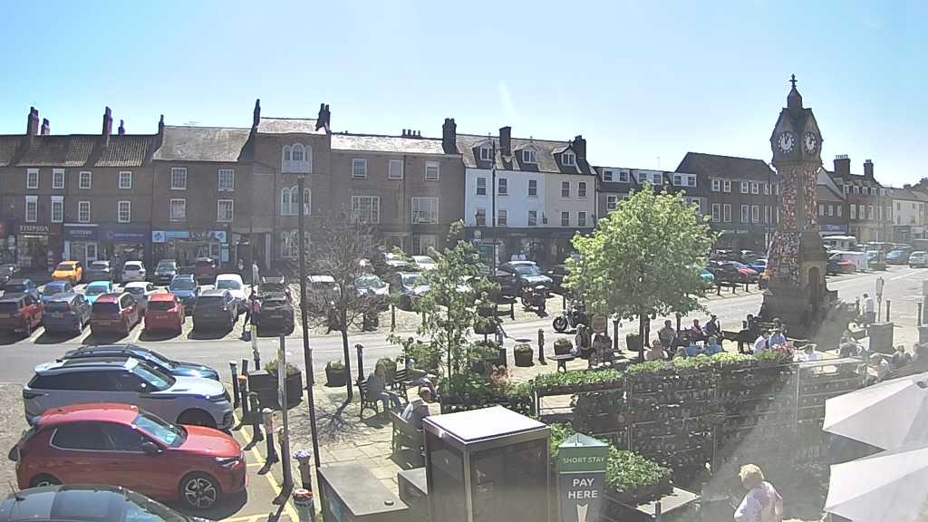 Thirsk webcam overlooking the Market Place