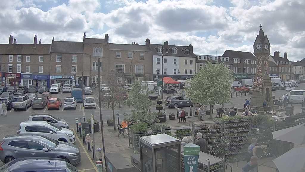 Thirsk webcam overlooking the Market Place