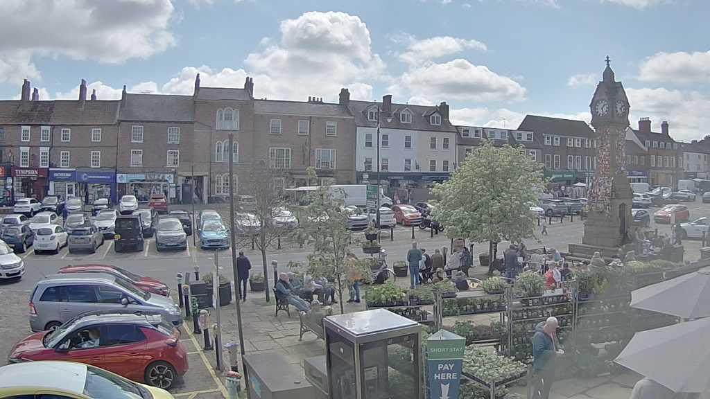 Thirsk webcam overlooking the Market Place
