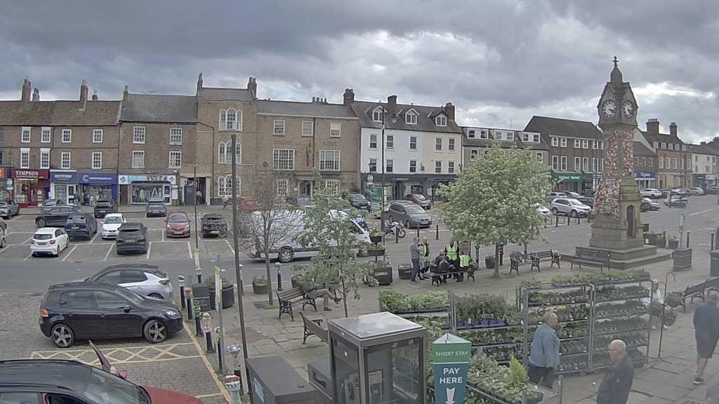 Thirsk webcam overlooking the Market Place