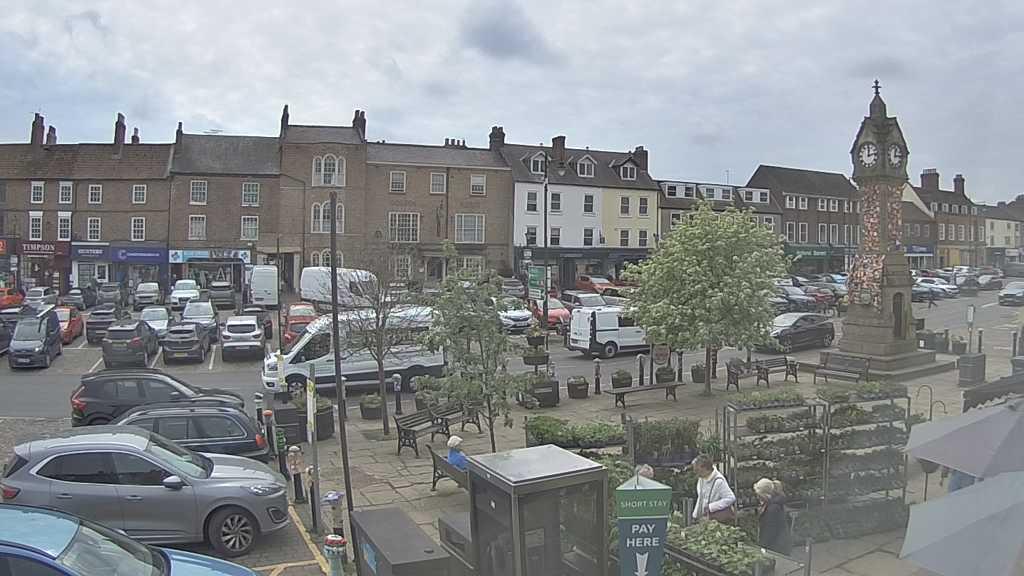 Thirsk webcam overlooking the Market Place