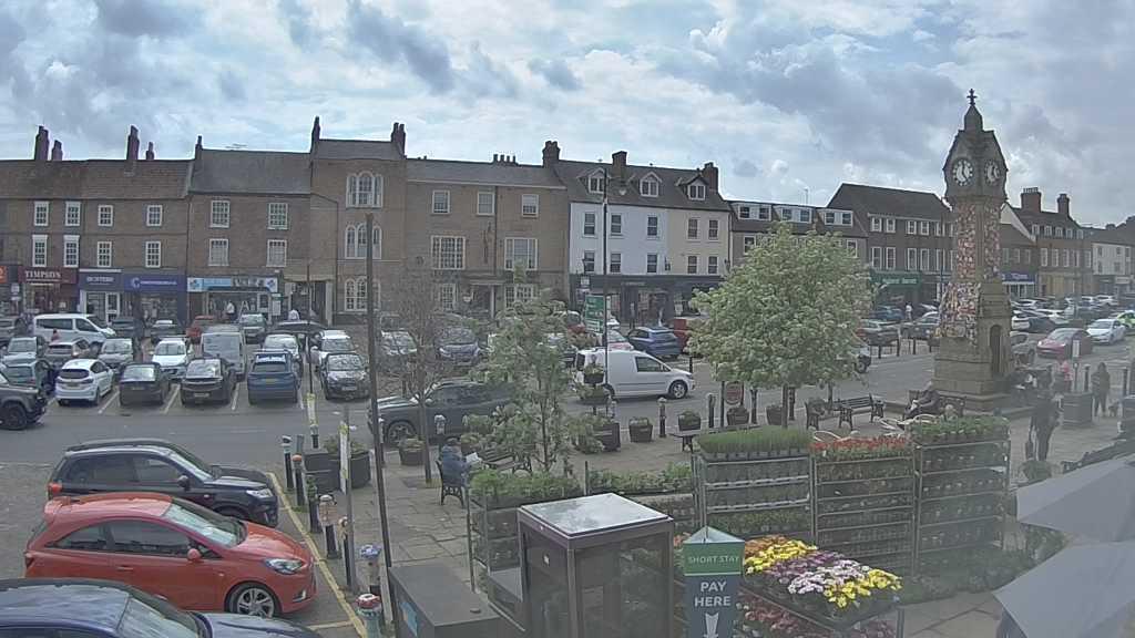 Thirsk webcam overlooking the Market Place