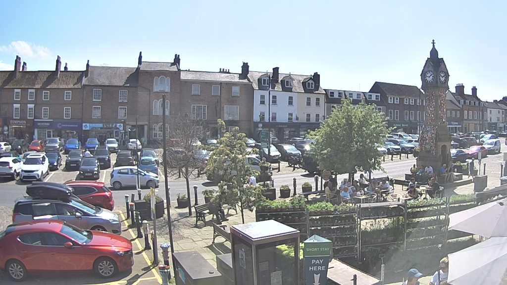 Thirsk webcam overlooking the Market Place