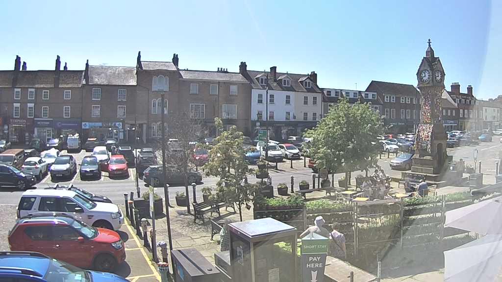 Thirsk webcam overlooking the Market Place