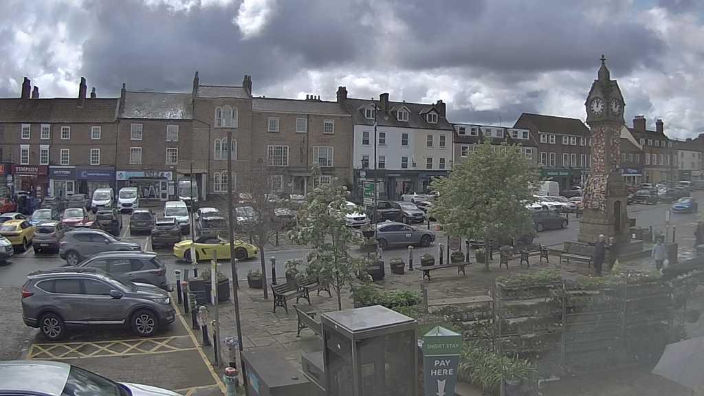 Thirsk webcam overlooking the Market Place
