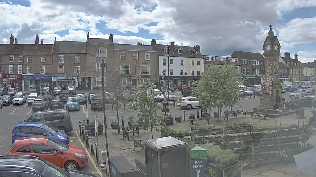 Thirsk webcam overlooking the Market Place