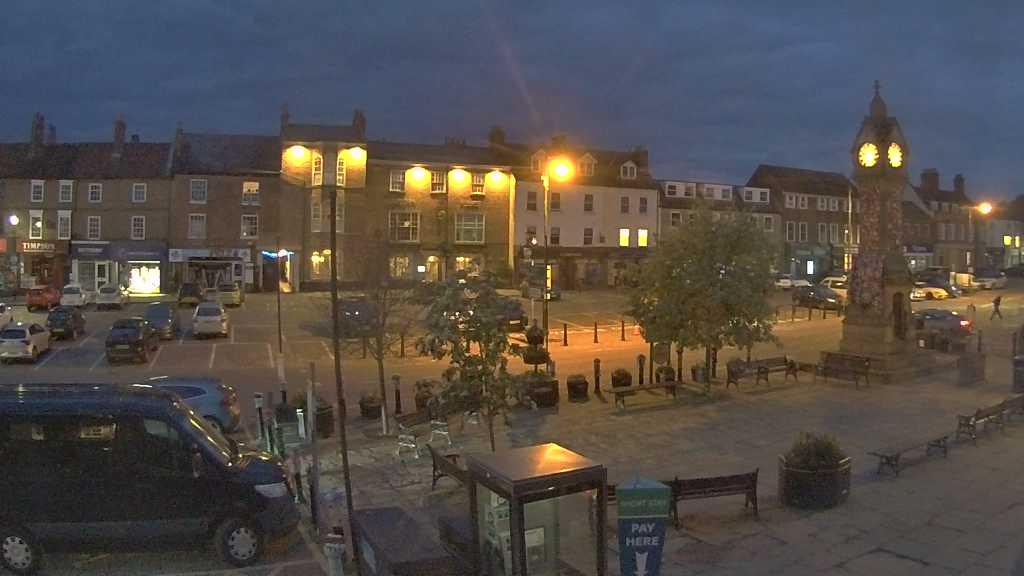Thirsk webcam overlooking the Market Place