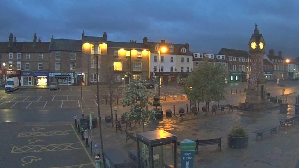 Thirsk webcam overlooking the Market Place