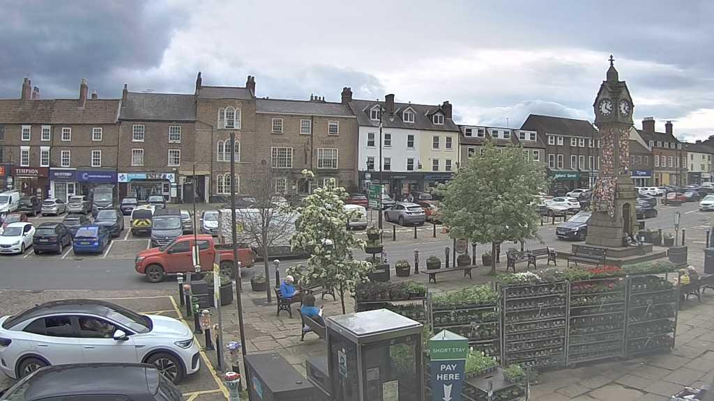 Thirsk webcam overlooking the Market Place