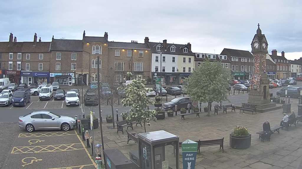 Thirsk webcam overlooking the Market Place