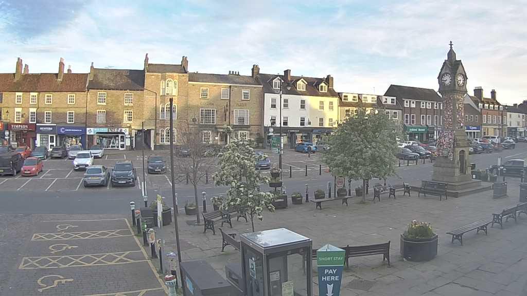 Thirsk webcam overlooking the Market Place