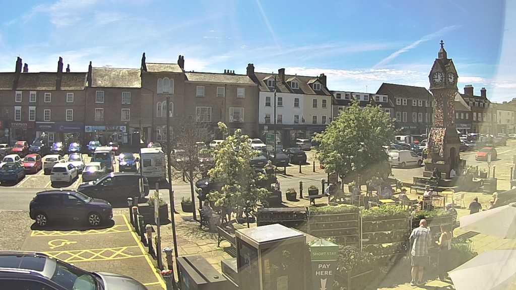 Thirsk webcam overlooking the Market Place