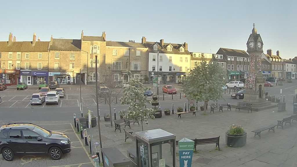 Thirsk webcam overlooking the Market Place