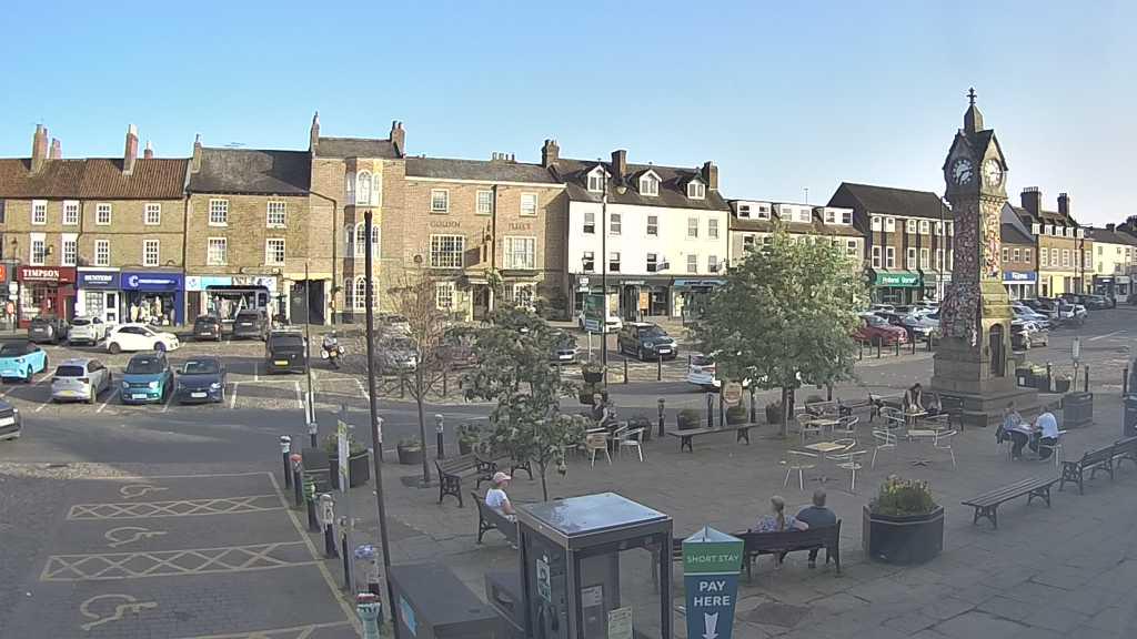 Thirsk webcam overlooking the Market Place